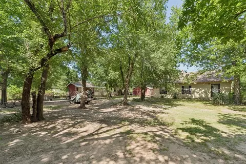 Exterior - 829 E Frank St, Norman, OK 73071 photo 9 of 13