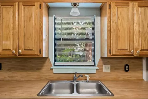 Kitchen - 829 E Frank St, Norman, OK 73071 photo 5 of 5
