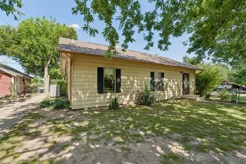 Exterior - 829 E Frank St, Norman, OK 73071 photo 8 of 13