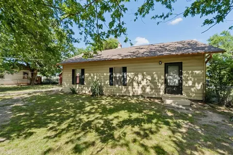 Exterior - 829 E Frank St, Norman, OK 73071 photo 7 of 13