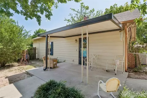 Exterior - 829 E Frank St, Norman, OK 73071 photo 5 of 13
