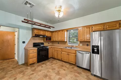 Kitchen - 829 E Frank St, Norman, OK 73071 photo 3 of 5