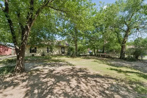 Exterior - 829 E Frank St, Norman, OK 73071 photo 10 of 13