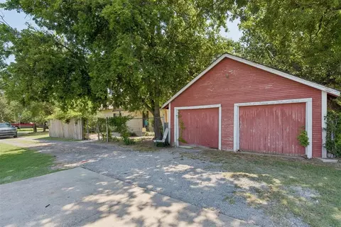 Exterior - 829 E Frank St, Norman, OK 73071 photo 6 of 13