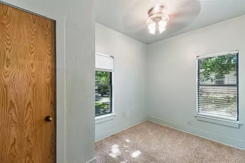 Bedroom - 829 E Frank St, Norman, OK 73071 photo 4 of 6