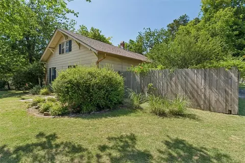Exterior - 829 E Frank St, Norman, OK 73071 photo 2 of 13