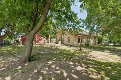 Exterior - 829 E Frank St, Norman, OK 73071 photo 11 of 13