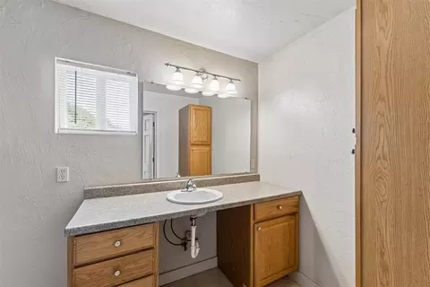 Bath - 829 E Frank St, Norman, OK 73071 photo 1 of 4