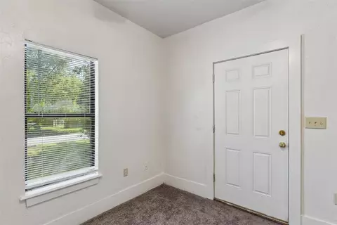 Entry Way - 829 E Frank St, Norman, OK 73071 photo 1 of 1