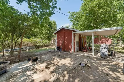 Exterior - 829 E Frank St, Norman, OK 73071 photo 12 of 13