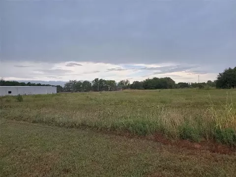 210 E Date St, Okemah, OK 74859 photo 8