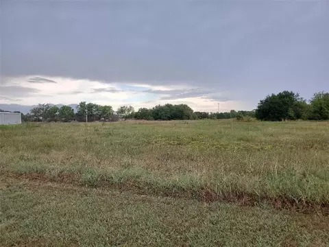 210 E Date St, Okemah, OK 74859 photo 7