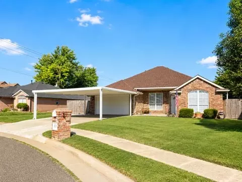 8213 Woodbend Dr, Oklahoma City, OK 73135