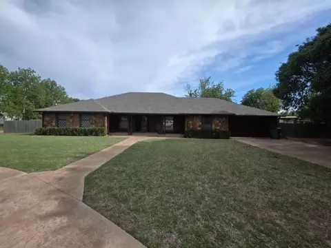 700 E Cleveland St, Mangum, OK 73554