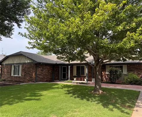 1005 Kathys Pl, Elk City, OK 73644