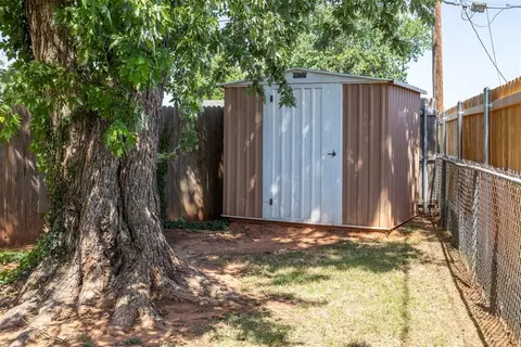 Exterior - 320 Elder Ln, Mustang, OK 73064 photo 3 of 4