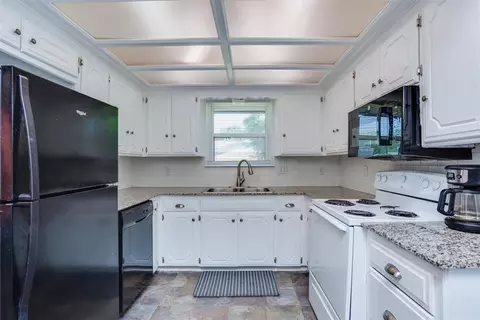 Kitchen - 320 Elder Ln, Mustang, OK 73064 photo 2 of 2