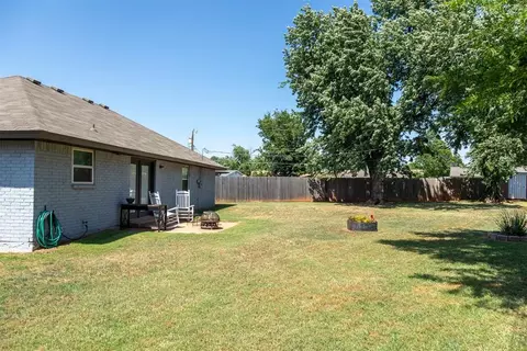 Exterior - 320 Elder Ln, Mustang, OK 73064 photo 2 of 4