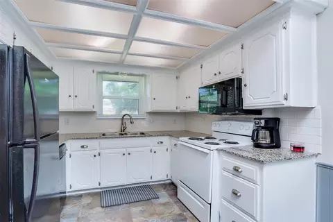 Kitchen - 320 Elder Ln, Mustang, OK 73064 photo 1 of 2