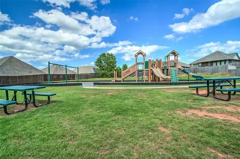 925 NW 191st St, Edmond, OK 73012