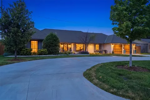 8601 Lakehurst Dr, Oklahoma City, OK 73120