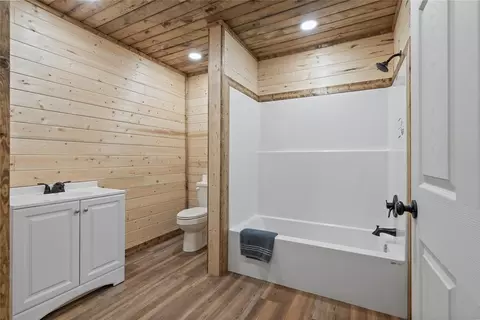 Bath - 40368 140th St, Byars, OK 74831 photo 3 of 3