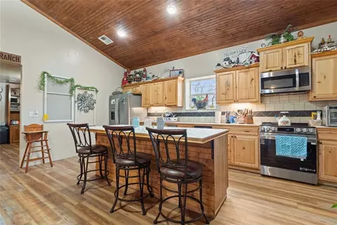 Kitchen - 40368 140th St, Byars, OK 74831 photo 2 of 3