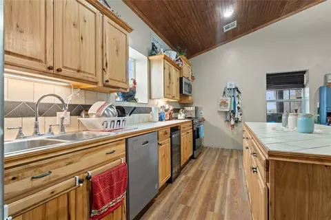 Kitchen - 40368 140th St, Byars, OK 74831 photo 3 of 3