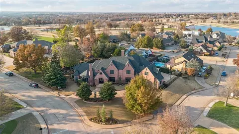 1401 Oak Tree Dr, Edmond, OK 73025