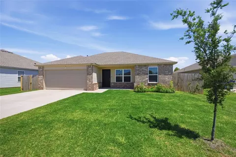 625 W Lola Dr, Mustang, OK 73064