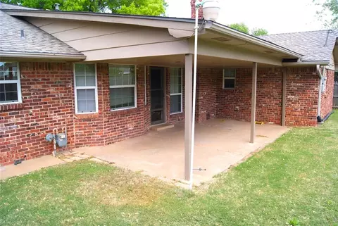 Exterior - 534 E 28th St, Edmond, OK 73013 photo 3 of 5
