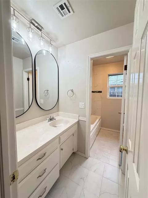 Bath - 534 E 28th St, Edmond, OK 73013 photo 2 of 7