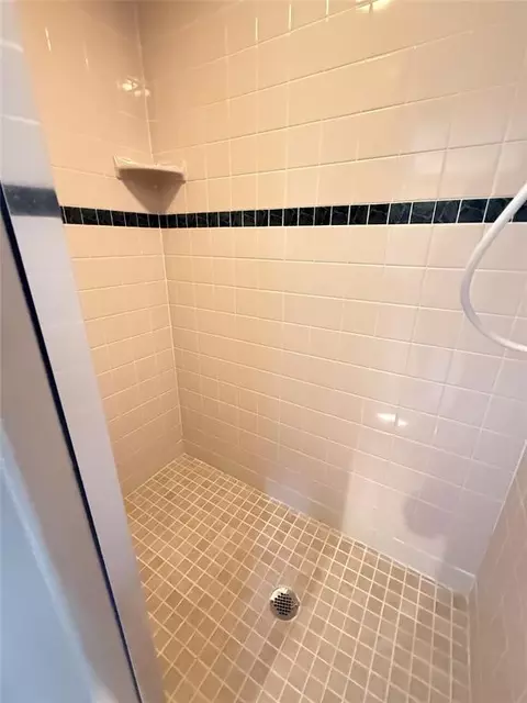 Bath - 534 E 28th St, Edmond, OK 73013 photo 6 of 7