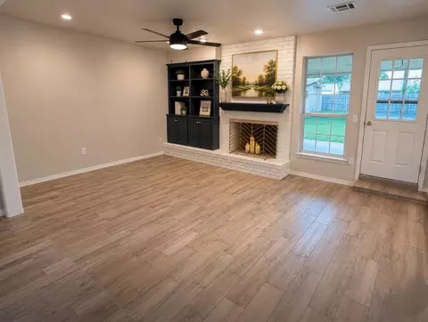 Living - 534 E 28th St, Edmond, OK 73013 photo 3 of 6