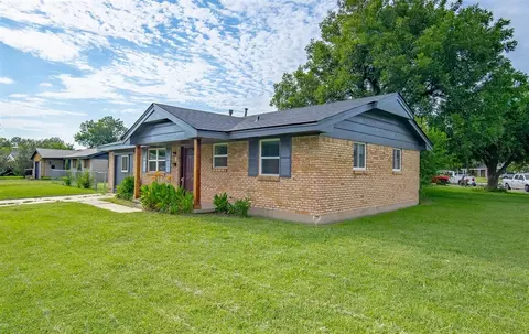 901 SW 3rd St, Moore, OK 73160