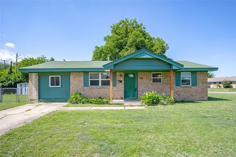 901 SW 3rd St, Moore, OK 73160
