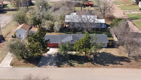 1223 E Vilas Ave, Guthrie, OK 73044
