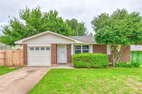 203 S 5th St, Noble, OK 73068