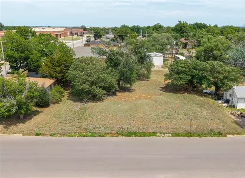 416 N Illinois St, Weatherford, OK 73096