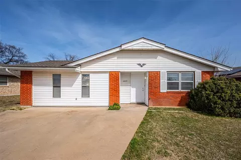6419 NW Arrowhead Dr, Lawton, OK 73505