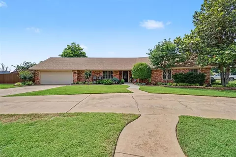 612 Cambridge Dr, Altus, OK 73521
