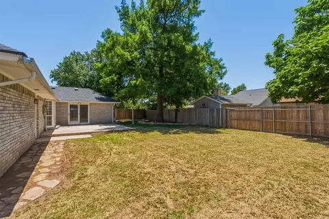 Exterior - 817 N Platt Cir, Moore, OK 73170 photo 7 of 7