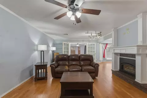 Living - 817 N Platt Cir, Moore, OK 73170 photo 2 of 5