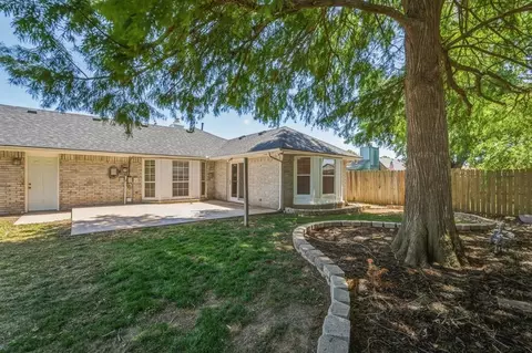 Exterior - 817 N Platt Cir, Moore, OK 73170 photo 4 of 7