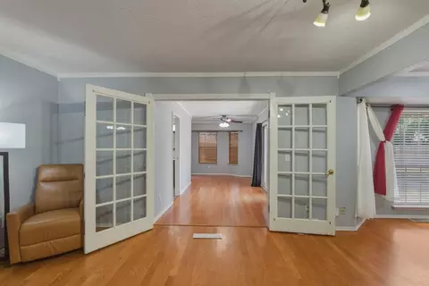 Living - 817 N Platt Cir, Moore, OK 73170 photo 4 of 5