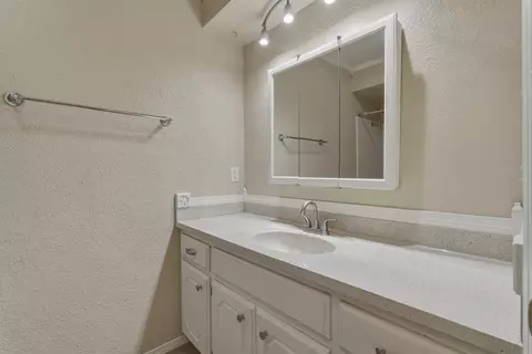 Bath - 817 N Platt Cir, Moore, OK 73170 photo 4 of 6