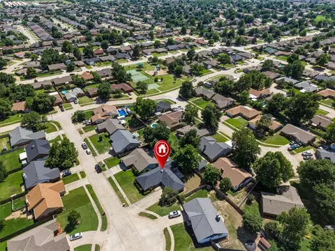 View/Area - 817 N Platt Cir, Moore, OK 73170 photo 4 of 5