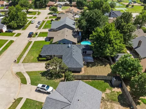 View/Area - 817 N Platt Cir, Moore, OK 73170 photo 2 of 5