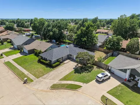 View/Area - 817 N Platt Cir, Moore, OK 73170 photo 1 of 5