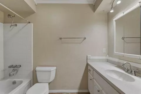 Bath - 817 N Platt Cir, Moore, OK 73170 photo 3 of 6